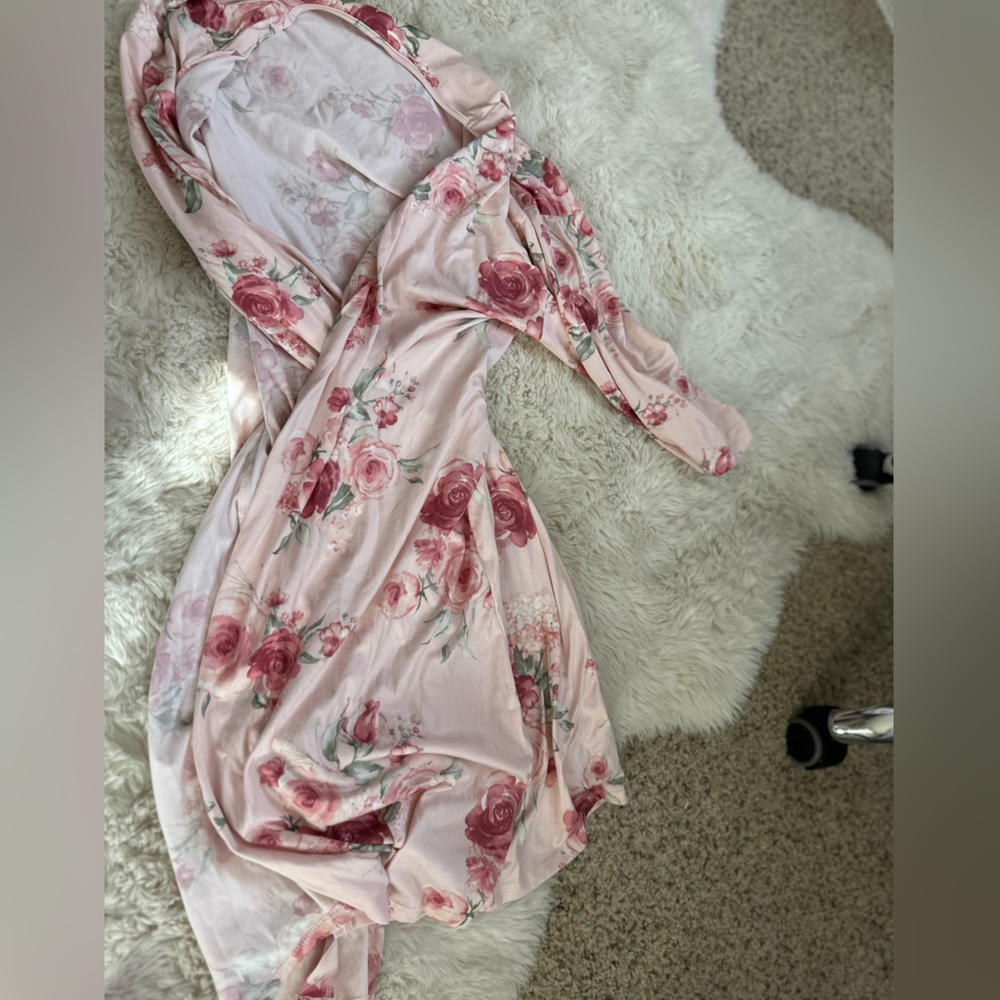 Flora nikrooz
 os robe